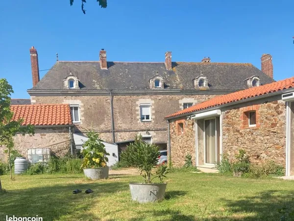 Propriété historique en coeur de bourg - Ensemble immobilier avec gîte indépendant