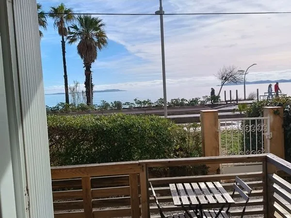 2 pièces de 40m2 accès direct à la mer