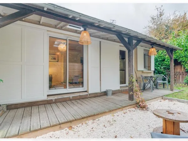 Loue studio meublé avec jardin et parking - 18m²