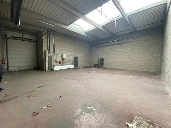 Local d'activité 350 m²