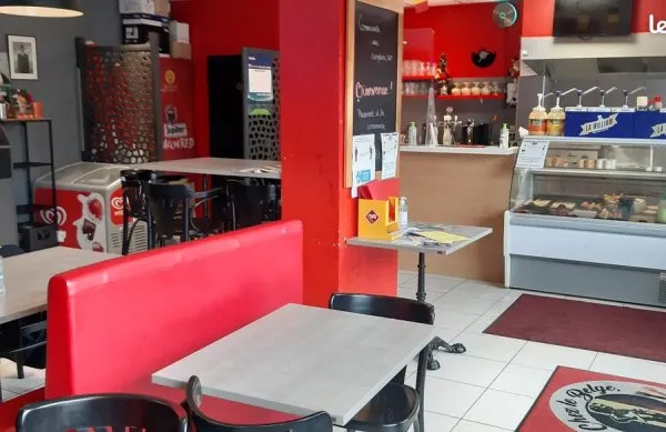 Restaurant, snack 80 m² Seilh