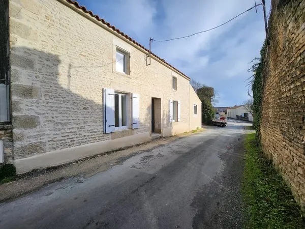 Maison en pierre entièrement rénovée, 3 chambres et grand bu