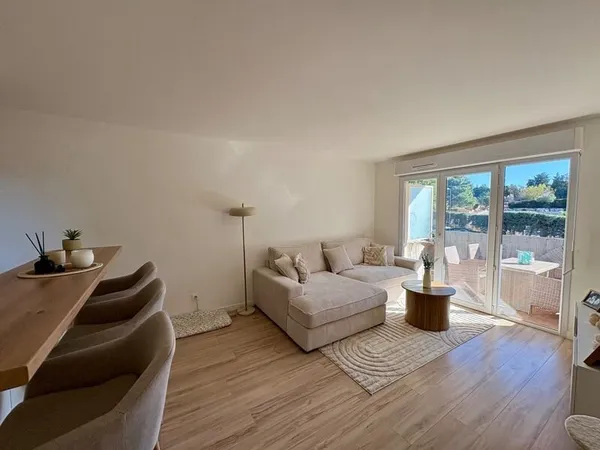 Appartement T3 rénové avec piscine - Fréjus (83)