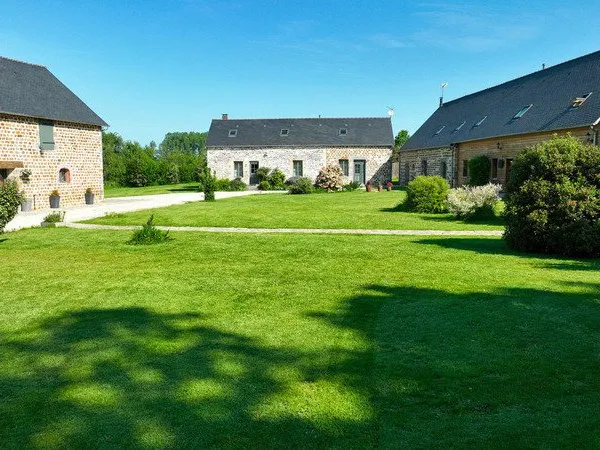 Dpt Orne (61), à vendre proche de BAGNOLES DE L'ORNE NORMANDIE maison P15 de 550 m² - Terrain de 23 