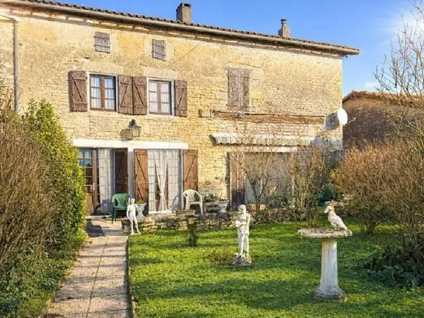 Maison Vente Ruffec 6p 192m² 149000€