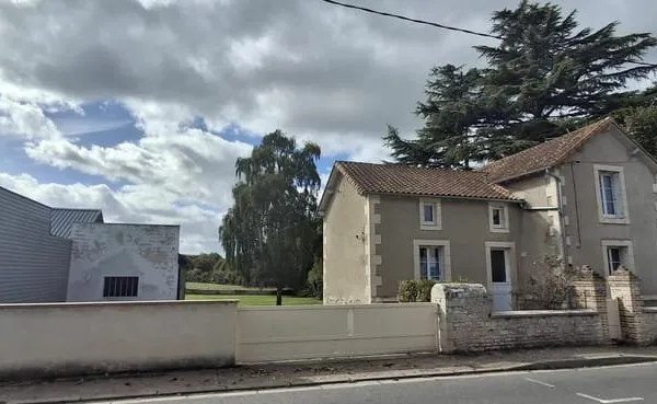 Charmante maison de bourg avec jardin de 1500m2 et garage