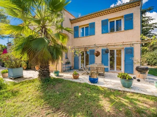 Rare à la vente Maison familiale avec dépendances sur 1 50