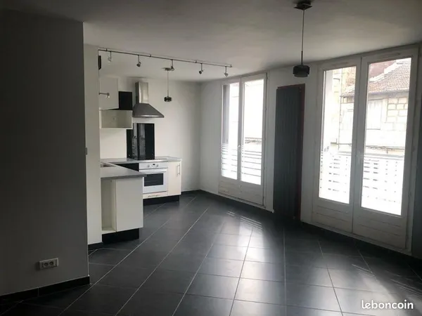 Appartement t2 comme neuf - centre-ville - disponible début juin