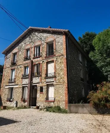 Appartement 2 pièces 35m2 jardin et parking à 10 minutes de la gare RER A