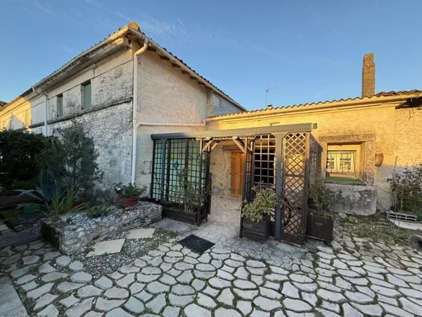 Maison Charentaise à Floirac (17)