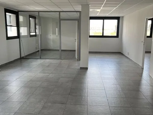 Bureau et espace de travail Location Perpignan 1p 121m² 2160€