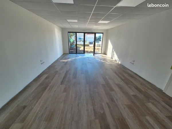 Loue local de 40,67 m² sur axe très passant