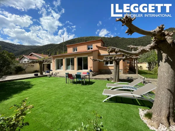 Magnifique villa exposée sud avec jardin, petite piscine et vue sur la rivière. 5 chambres, 2 salles
