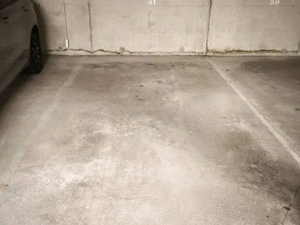 LOCATION garage sous terrain