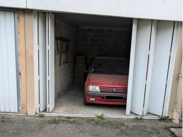 Loue garage 15m