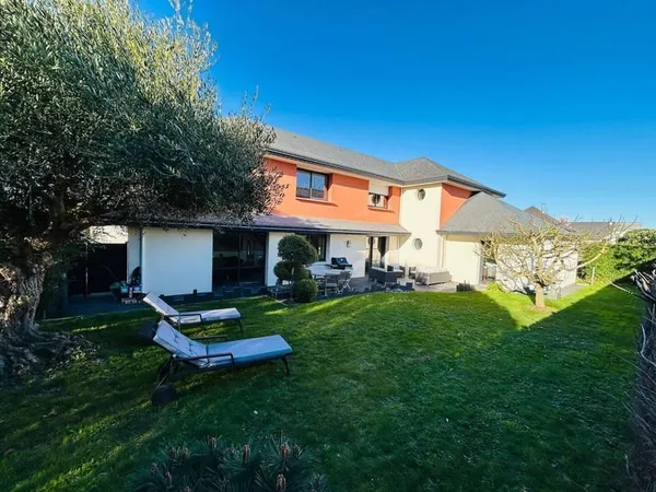 Maison 10 pièces 260 m²