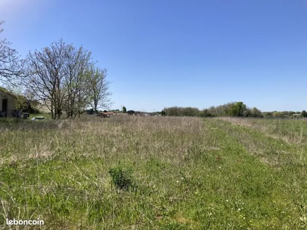 Terrain 3 799 m² Jonzac