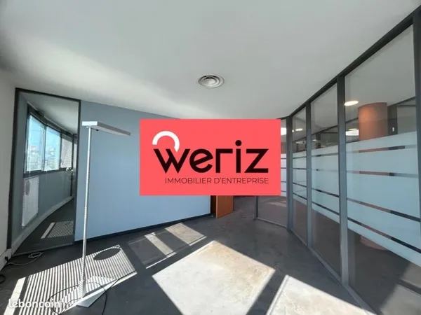 Bureau 234 m²