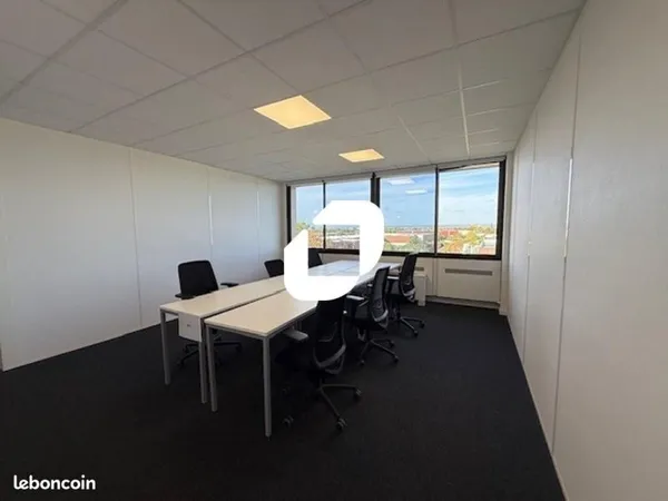 Bureau 70 m²
