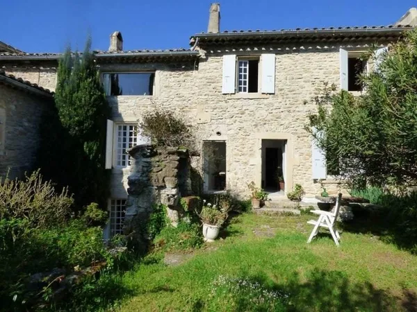 Grignan, Magnifique Maison de village en pierres avec Jardin