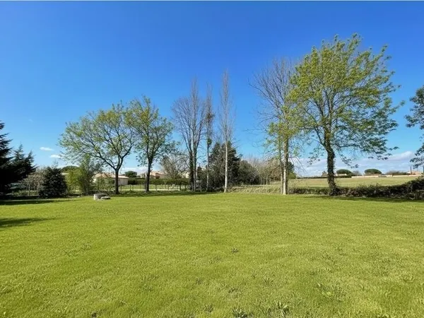 EXCLUSIVITÉ - Terrain viabilisé - 1 205 m²