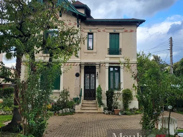 Belle Maison Des Annees 1930 En Centre Ville Avec Terrain Et Garage