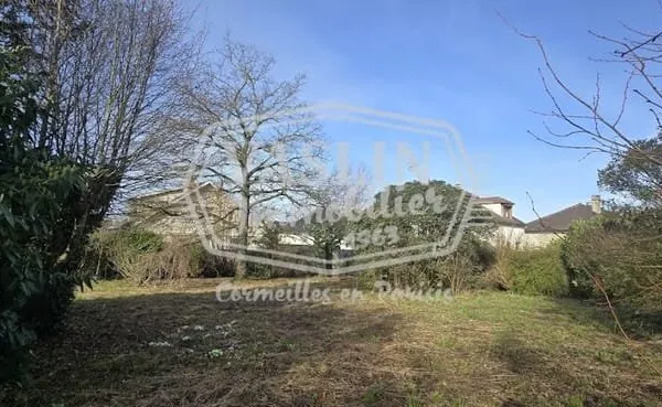 Terrain 683 m²