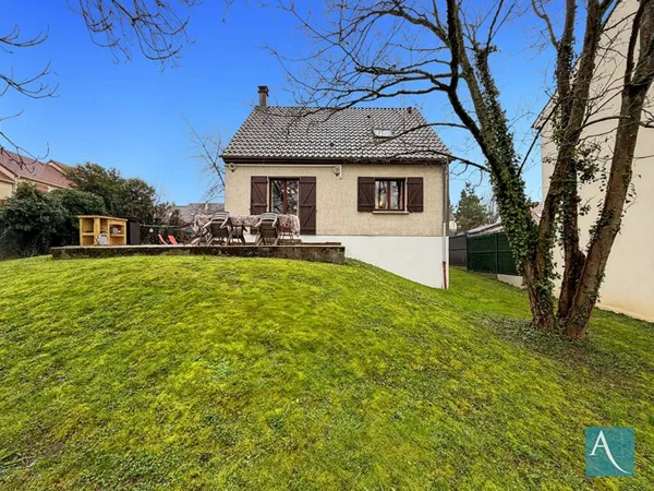 Maison 5 pièces - 91,3 m2 - Sous-sol total, 2 terrasses, jardin 809 m2 - Égly 91520