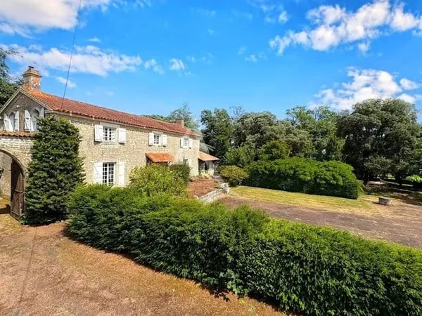 Maison 18 pièces 493 m²