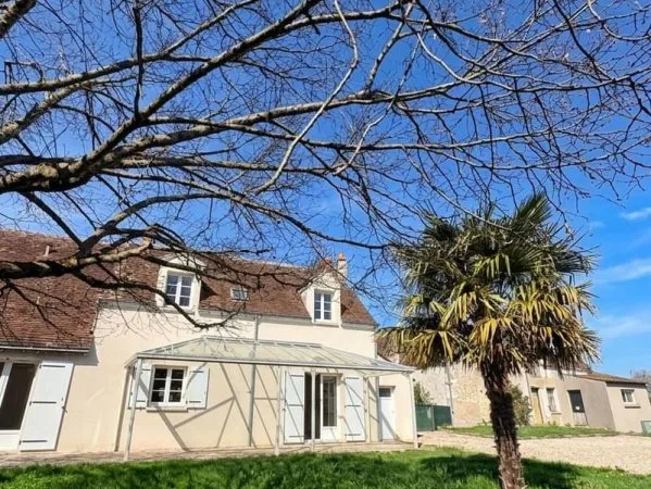 Proche de BLERE et de FRANCUEIL, MAISON DE CAMPAGNE DE 125 m