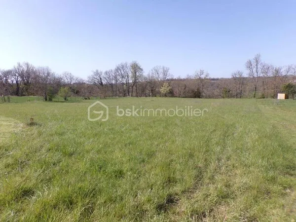 Terrain constructible 1893 m²