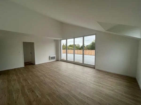 Appartement T5 avec terrasse de 63m² à louer à Saint Erblon - Très bon état