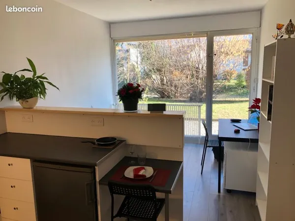 Studio 21 m2 en RDJ, quartier bourgeois hyper au calme, parking privé, vue sur la rivière