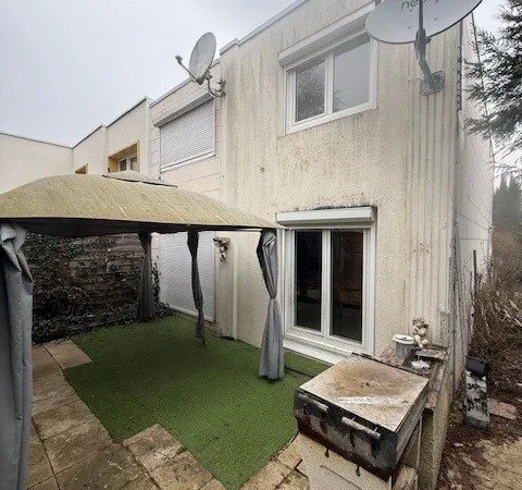 MAISON TROIS CHAMBRES AVEC JARDIN