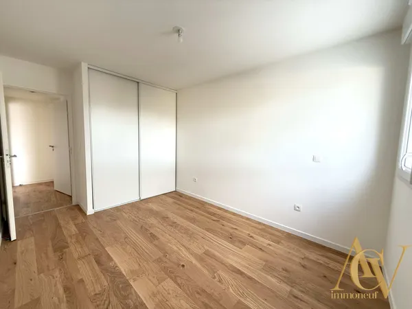 Superbe T3 traversant vue imprenable sur Grimaud