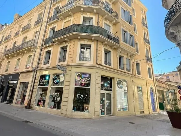 Bâtiment 411 m²
