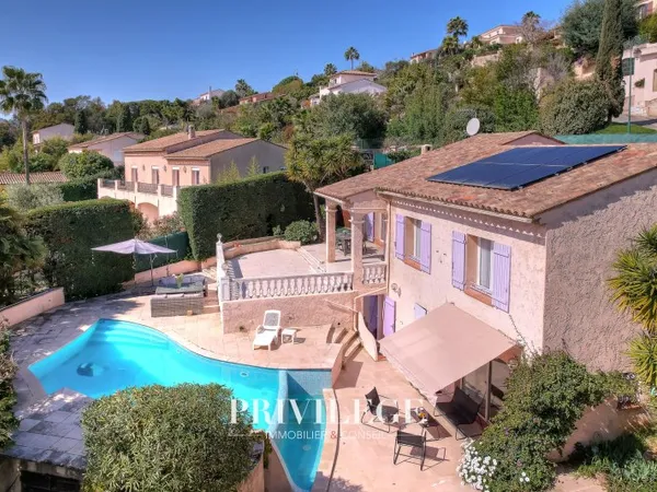 Maison 887 m²
