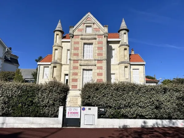 ROYAN - QUARTIER DU PARC - VILLA D'EXCEPTION - 50 M PLAGE ET COMMERCES