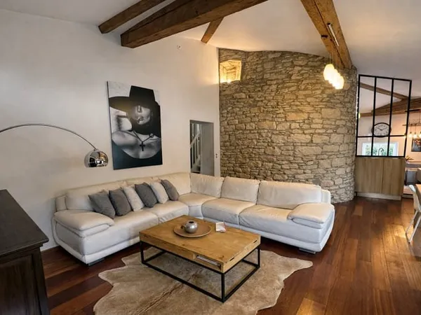 Duplex niché au dernier étage d'un château de caractère