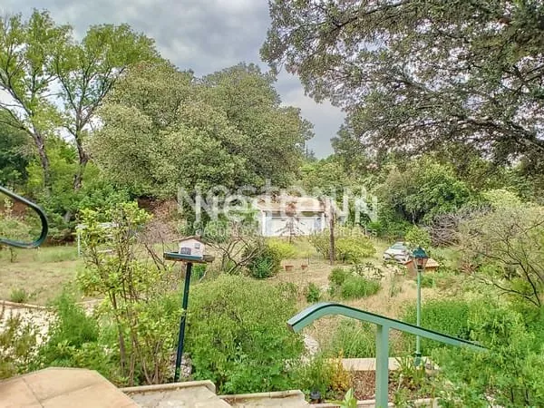 Maison à vendre 147 m² sur terrain constructible de 5500 m² à Saint Pantaléon Les Vignes