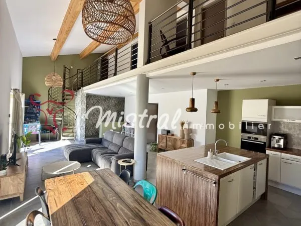 MAISON DE VILLE AVEC JARDIN ET GARAGE