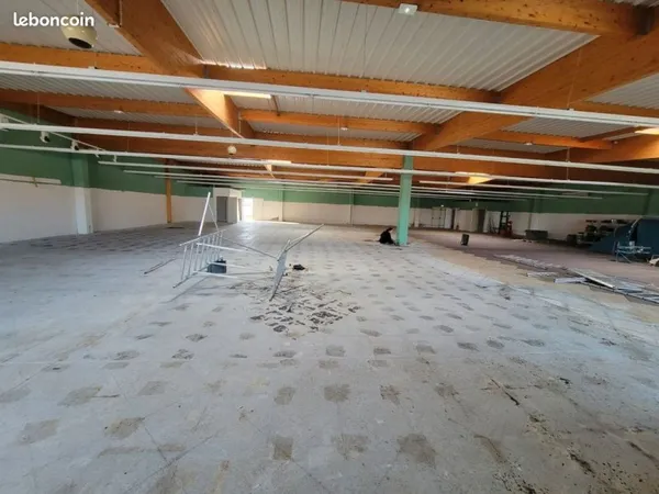 Local commercial à louer à Viriat