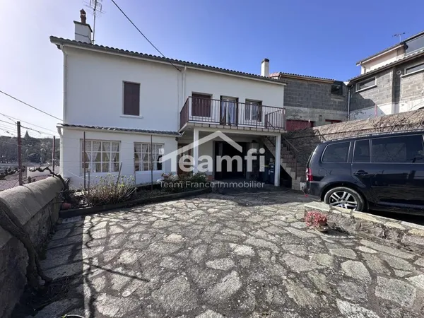 Maison de village avec espace extérieur
