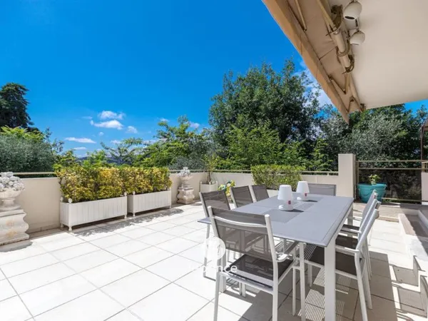 MOIRANS T3 DE 66M2 DONNANT SUR TERRASSE DE 17M2