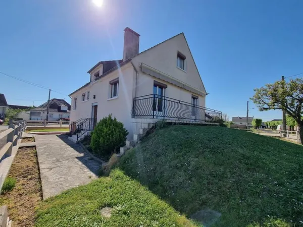 45410 Artenay Maison 94 m² avec sous-sol et terrain clos de 698 m²