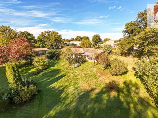 Maison 8 pièces 235 m²
