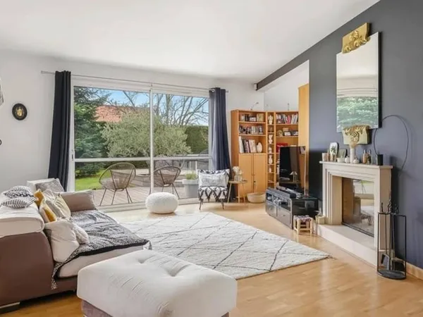 Maison 7 pièces 235 m²