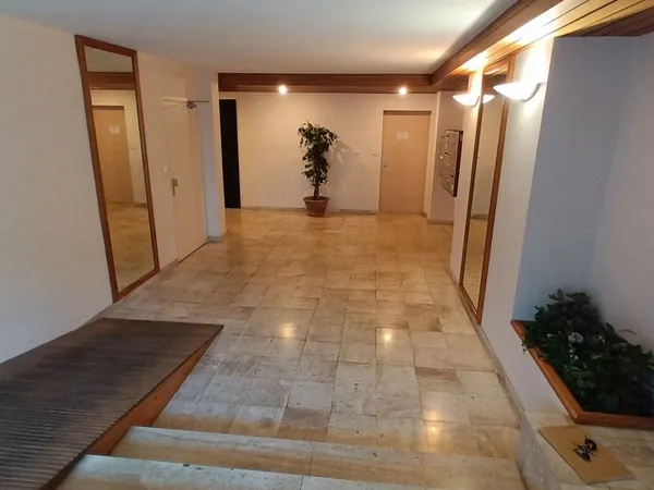 Nantes-Canclaux en impasse. 95 m² en bureaux ou en habitation. Emplacement exceptionnel