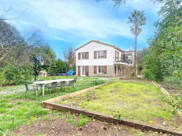 LE CANNET à vendre maison 6 pièces 163 m2 sur 1.294 m2 de te
