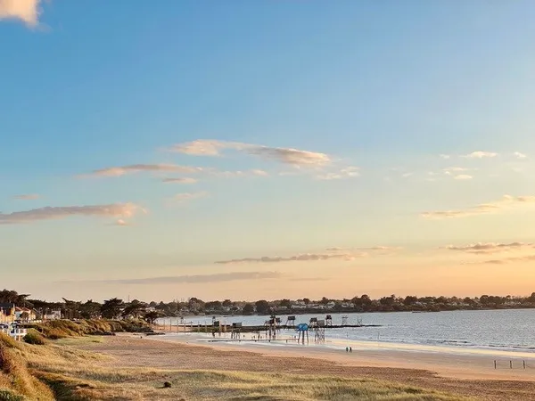 Propriete hotelière à vendre, 25 pièces proche de LA PLAINE SUR MER (44), terrasses, vue mer, potent